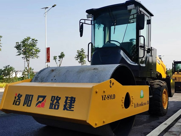 洛陽(yáng)路源廣振動(dòng)壓路機(jī)